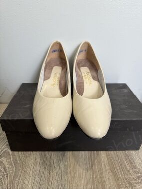 Auditions Cream Round-Toe Slip-On Flats